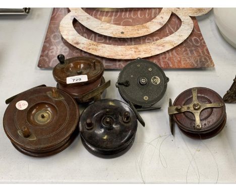 A GROUP OF FIVE VINTAGE FISHING REELS 
