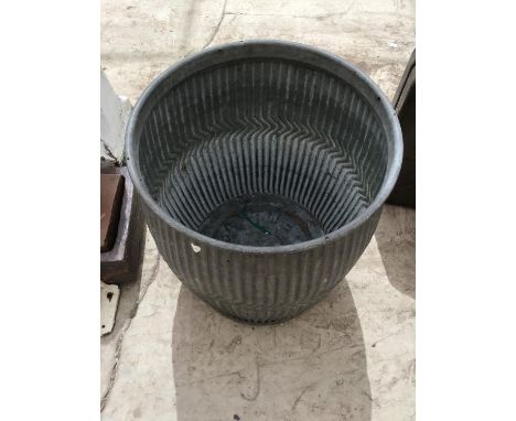 A VINTAGE DOLLY TUB 