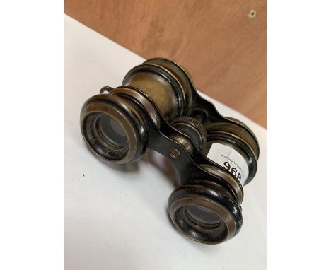 A PAIR OF VINTAGE BINOCULARS 