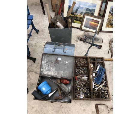 A MIXED GROUP OF VINTAGE TOOLS, TOOL BOXES, MINIATURE OIL CANS ETC 
