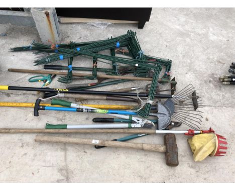 A LARGE COLLECTION OF ASSORTED GARDEN TOOLS ETC 