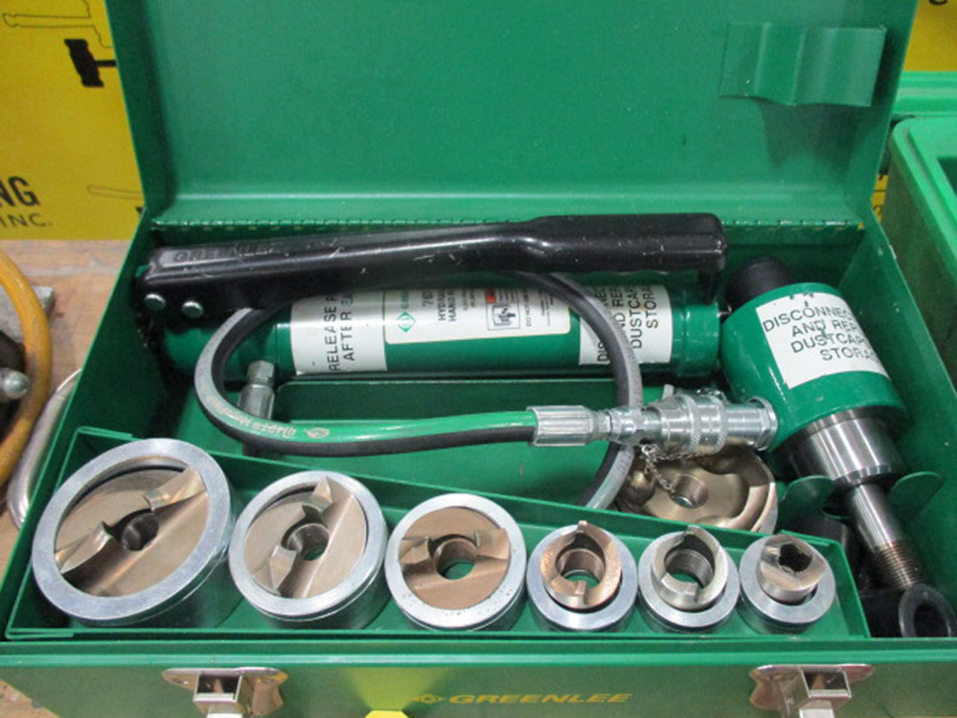 GREENLEE 7506 HYDRAULIC KNOCKOUT PUNCH SET WITH HAND PUMP