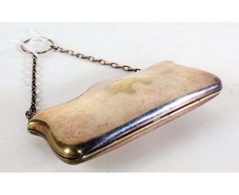 Ladies Art Deco silver plated evening purse, with engine turned decoration, with three compartment lined interior and chain, 