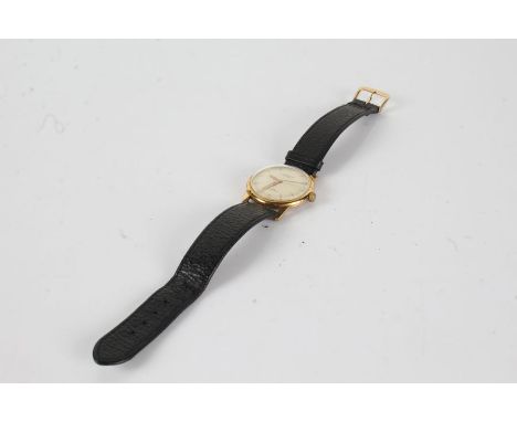 Accurist gilt cased gentleman's wristwatch, the signed starburst effect cream dial with gilt triangular markers and Arabic qu
