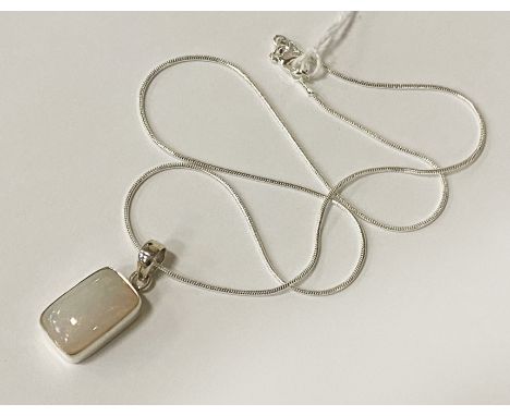 STERLING SILVER OPAL PENDANT &amp; CHAIN - APPROX 7.5CT