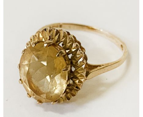 9CT GOLD CITRINE RING - SIZE R - 3.9 GRAMS APPROX