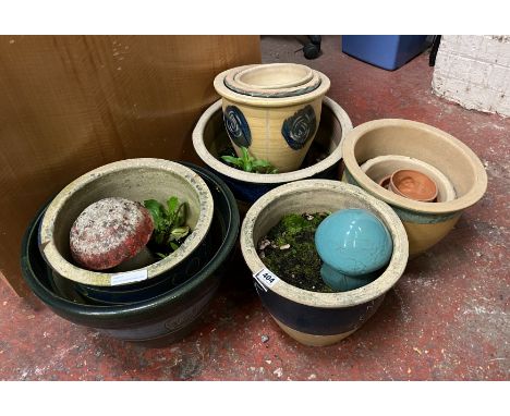 COLLECTION OF CERAMIC POTS