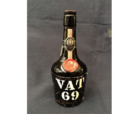 A mid 20th century bottle of VAT69 Scotch whisky 13⅓ fl ozs