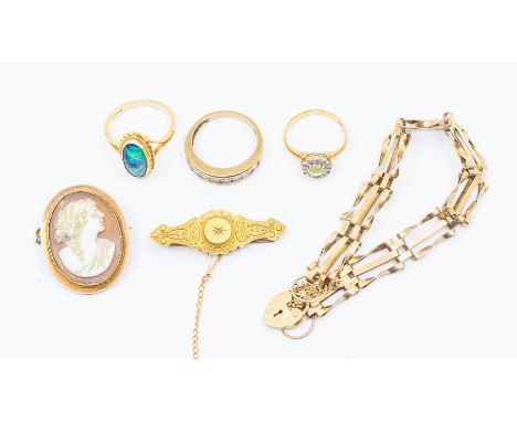 A collection of 9ct gold jewellery to include a opal doublet ring, set with oval stone, size P, a cz set half eternity ring, 