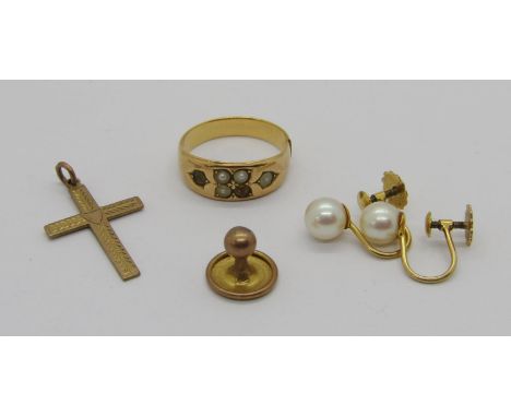Small group of jewellery comprising an antique yellow metal gypsy ring set with pearls (af), a 9ct engraved cross pendant, a 