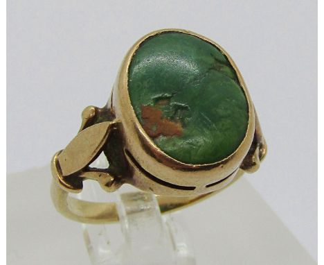 Antique 9ct green turquoise ring with fleur-de-lis shoulders, size G/H, 3.5g