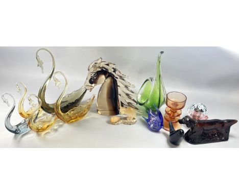 A collection of stylised / figurative glass to include swans, an obelisk, animal figures etc (17 pieces)