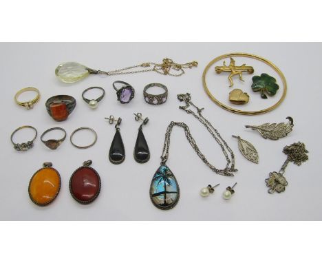 Collection of silver jewellery to include an Art Deco amethyst and marcasite dress ring, a carnelian ring, several further ex