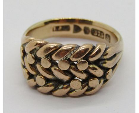 9ct keeper ring, maker 'L&amp;W', Chester 1902, size L/M, 5.8g