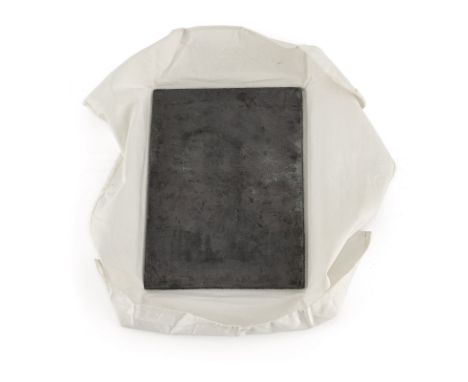 Schäuffelen, Konrad BalderUlm, 1929 - 2012Kassettenformat: 32 x 23 x 3 cm"Traumarbeit", 1980. Bleiplatte mit Tuch, in Orig.-K