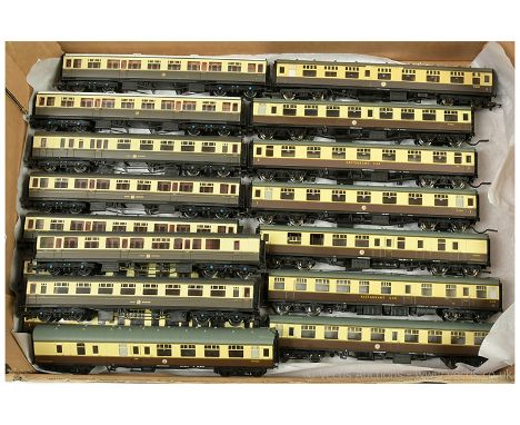 Hornby / Bachmann (China) OO Gauge a group of Great Western / BR Western Region Passenger Coaches consisting of Brake Composi