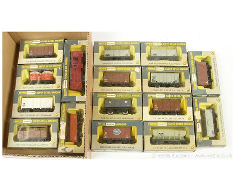 Wrenn Goods Wagons some duplication comprising 3 x W4655 grey Mineral, 3 x 5007X Banana Van, W4316 maroon Horse Box, W5001X B