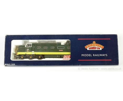 Bachmann OO Gauge Ref 32-525DS Class 55 Diesel Locomotive "Pinza" BR two-tone green with sound. Excellent Plus in Good Plus t