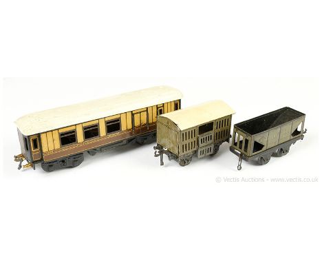 Bing O Gauge trio of Goods and Passenger Rolling Stock consisting of a GWR Passenger Brake End Coach No.3296 with hinged lid 