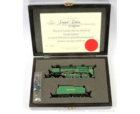 Bachmann OO Gauge Ref 31-400 Limited Edition 4-6-0 Loco and Tender Southern Malachite green Lord Nelson Class "Lord Nelson" N