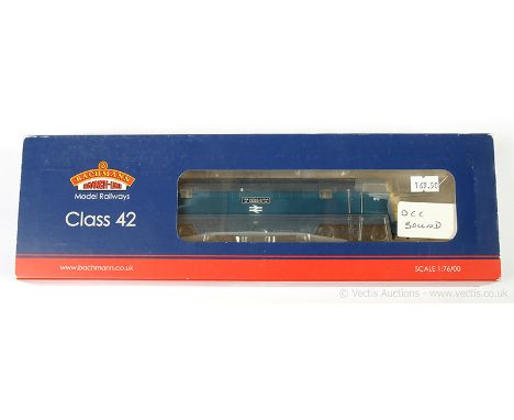 Bachmann OO Gauge Ref 32-061 Class 42 Hydraulic Diesel Locomotive "The Royal Navy Reserve" BR blue No.D812. Overall Excellent