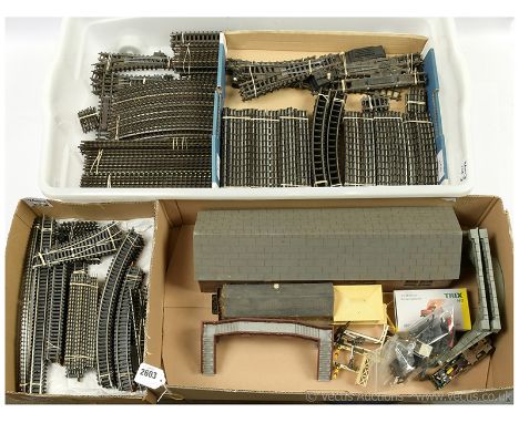 OO Gauge Track and Pointwork plus accessories by various manufacturers to include Triang 9 x Series 3 points, 1st and 2nd rad