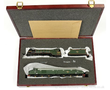 Bachmann OO Gauge 30-090 (Limited Edition) 15th Anniversary Set containing 4-6-2 BR green A1 Class No.60143 "Sir Walter Scott