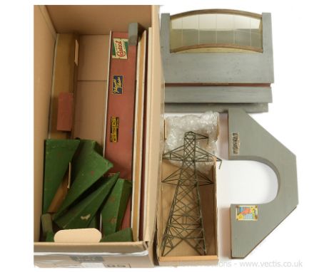 Hugar OO Gauge a group of Railway Accessories consisting of 622 Terminus Station with Main Building measuring 10" x 9" with w