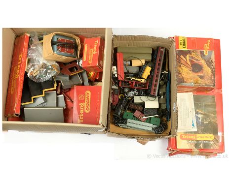 Triang / Triang Hornby a large quantity of Locomotives, Rolling Stock and Accessories a quantity consisting of R416U Single T