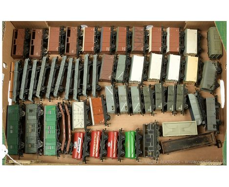 OO Gauge unboxed Wagons by Hornby Dublo, Wrenn, Dapol and others to include 3 x brown Cattle, 2 x Gunpowder, 5 x Vent Van, 10