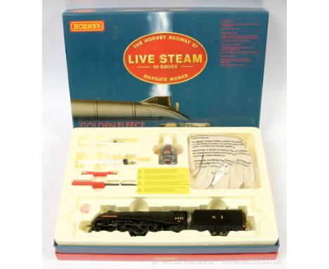 Hornby (China) R2368 Live Steam 4-6-2 Loco and Tender A4 Class in NE Wartime black "Golden Fleece" No.4495. Loco appears to h