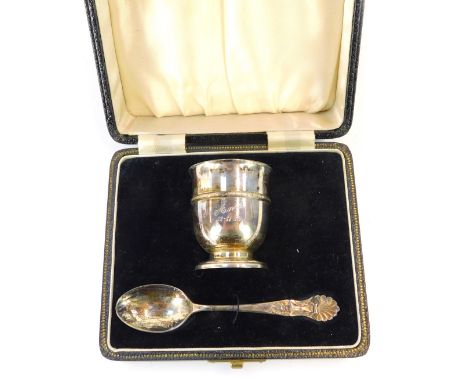 A George VI silver child's egg cup and spoon, with a moulded border inscribed Ann 12-11-39, with a shell pattern spoon, Birmi