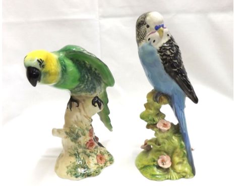 Beswick model budgie, number 216, together with a Beswick model parrot, number 930, largest 7 high (2)&nbsp;
Condition:
Budgi