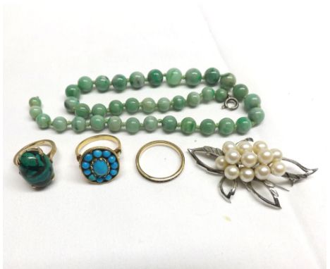 Mixed lot: comprising small Jade bead necklace, Pearl and Sterling Silver flower formed Brooch and three assorted dress rings