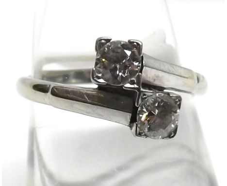 High grade precious metal and Platinum set two-stone Diamond cross-over Ring, set with two Diamonds totalling approx 04 carat