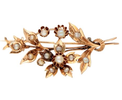 Hallmarks: 585. Set with 14 pearls (Ø approx. 2.2 - 3.3 mm). In good condition, light signs of use. LxW: approx. 44 x 20 mm. 