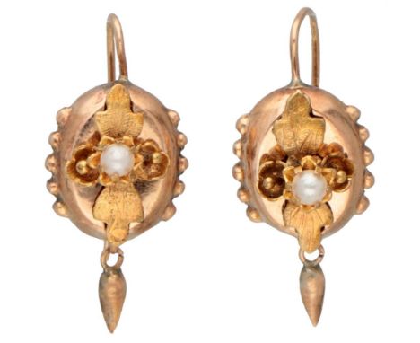 2 pearls (Ø approx. 2.3 mm). In antique condition, light signs of use. LxW: approx. 23 x 10 mm.Weight: 1.39 grams.