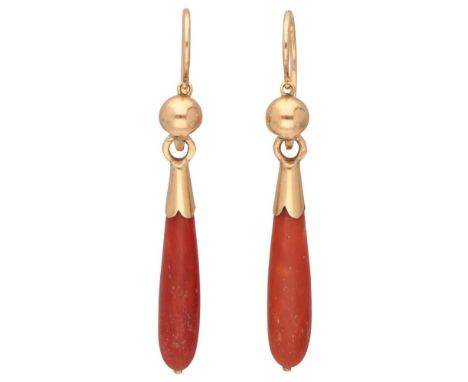 Hallmarks: 585. 2 Red corals (20.5 x 5 mm). In antique condition, light wear on stones. LxW: approx. 44.5 x 5 mm. Weight: 3.9