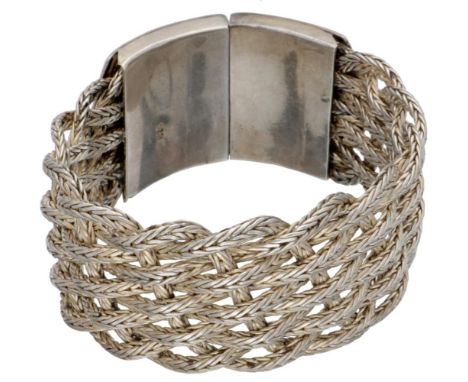 In good condition, light signs of use. Bracelet length: approx. 21.5 cm. Link width: approx. 29.5 mm. Weight: 125.3 grams.