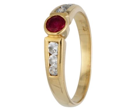 Hallmark: 750. Set with a round faceted cut ruby of approx. 0.31 ct. (Ø approx. 4.0 mm). In good condition. Ring size: 18.25 