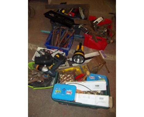 A LARGE SELECTION OF TOOLS, TOOL BOXES AND AN ENGINEER'S VICE