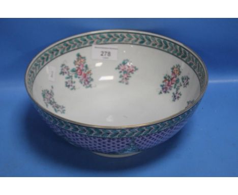 AN 18TH CENTURY CHINESE EXPORT BOWL WITH ENAMEL DECORATION