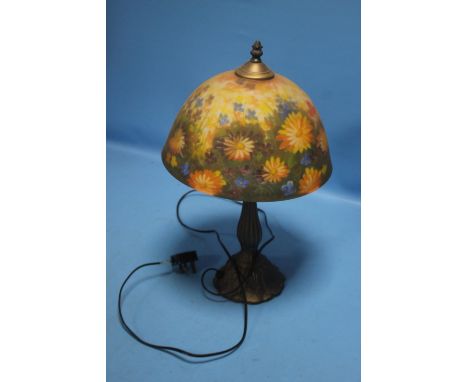 AN ORNATE TABLE LAMP WITH GLASS SHADE 50 CM TALL