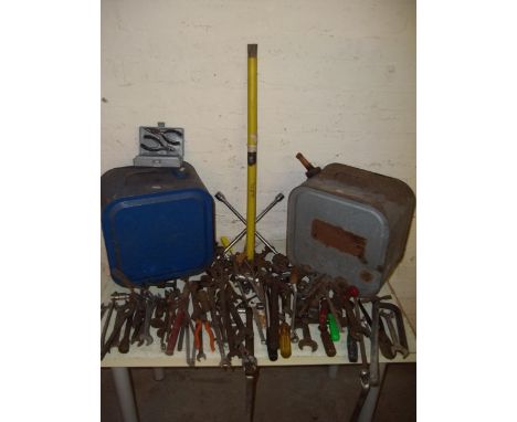 A LARGE QUANTITY OF HAND TOOLS TO INCLUDE TWO VINTAGE FUEL CANS