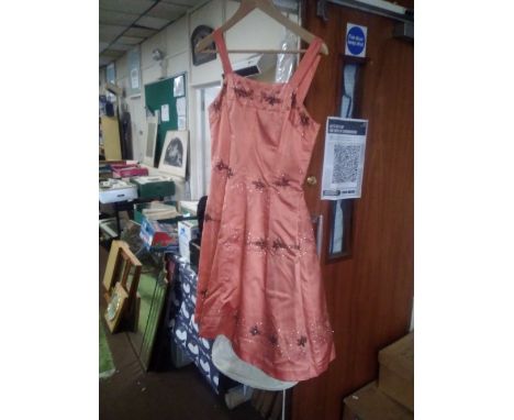 A VINTAGE DRESS WITH LABEL "RICCI MICHAELS, MAYFAIR" 40 WITH A SCARF