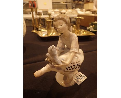 Lladro Collectors Society 7620, Girl with Teddy Bear, H: 16 cm 