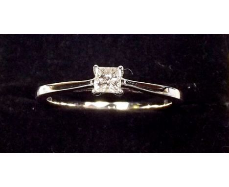 A 9ct white gold diamond solitaire ring 