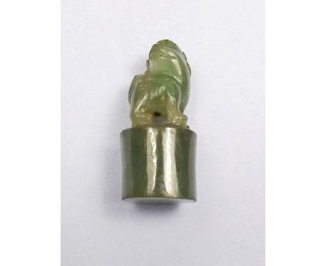 A miniature carved jade Dog of Fo 2.4cm