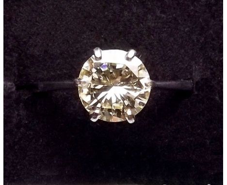 A platinum set solitaire diamond ring approx 1.5 carats 