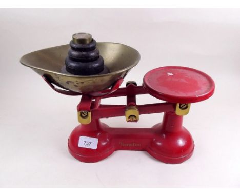 A set of cast iron kitchen scales and weights 
